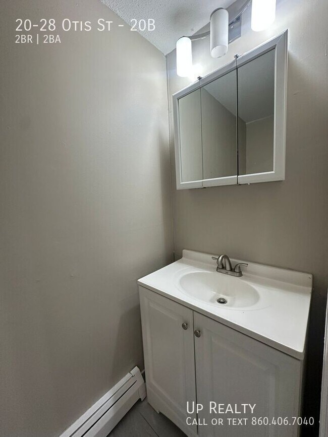 Building Photo - 20-28 Otis St-20B