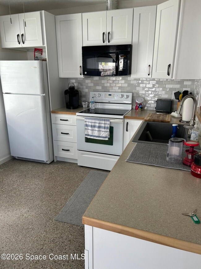 Building Photo - 1915 S Park Ave