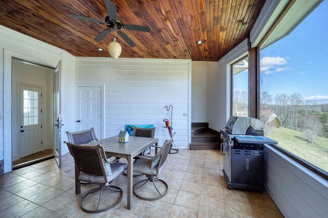 Building Photo - 137 N Ridge Ln