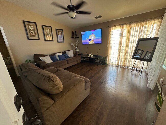 Building Photo - Beautiful two bedroom two bathroom contact...