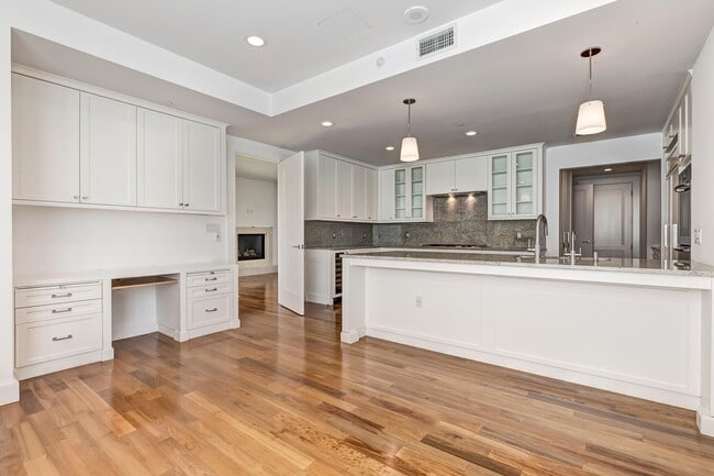 Building Photo - 1 W Century Dr