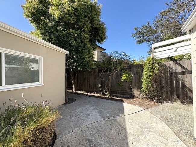 Building Photo - Charming Updated 4BR Home on Prime Corner ...