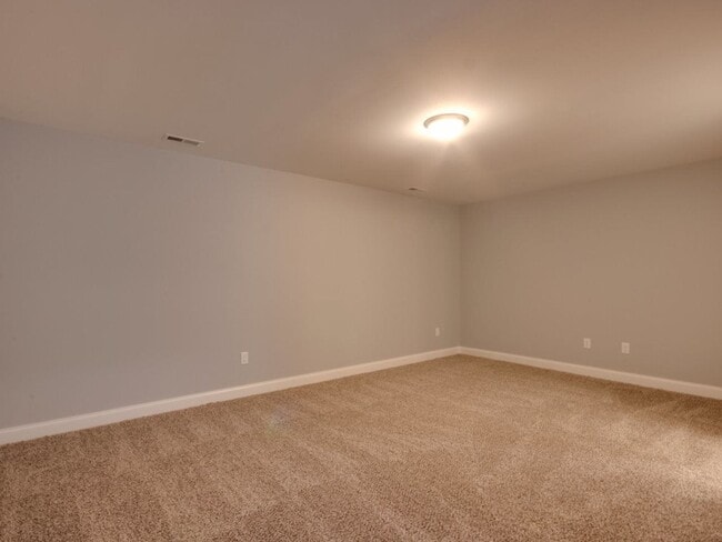 Building Photo - Spacious Luxury Townhome! Outstanding Location!