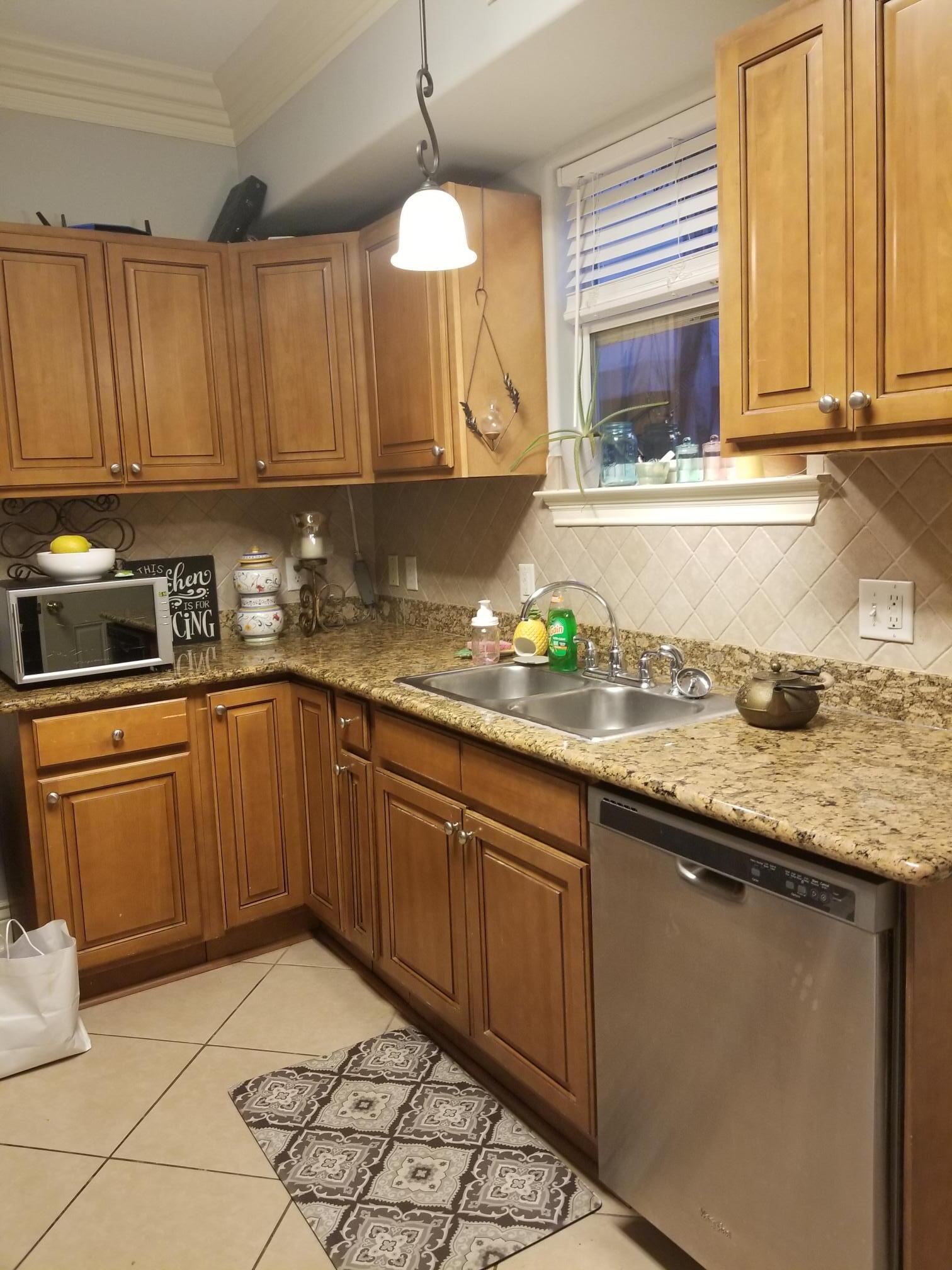 Kitchen - 1023 General Taylor