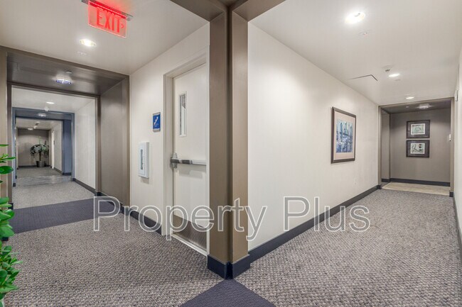 Building Photo - 140 E Rio Salado Pky