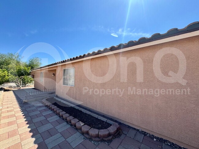 Building Photo - 2152 W Burlwood Way