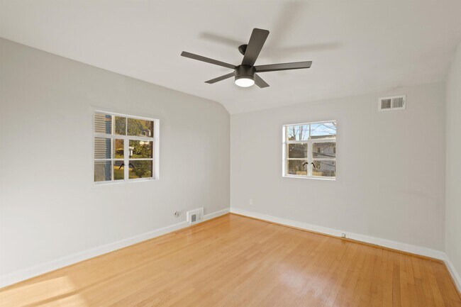 Building Photo - 3100 S Hill St