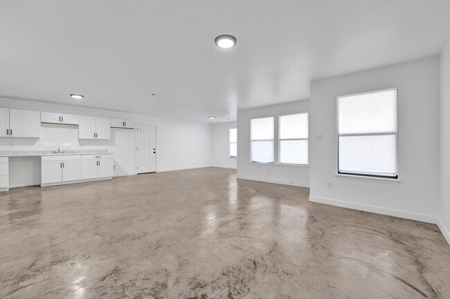 Building Photo - 3187 Millwood Rd