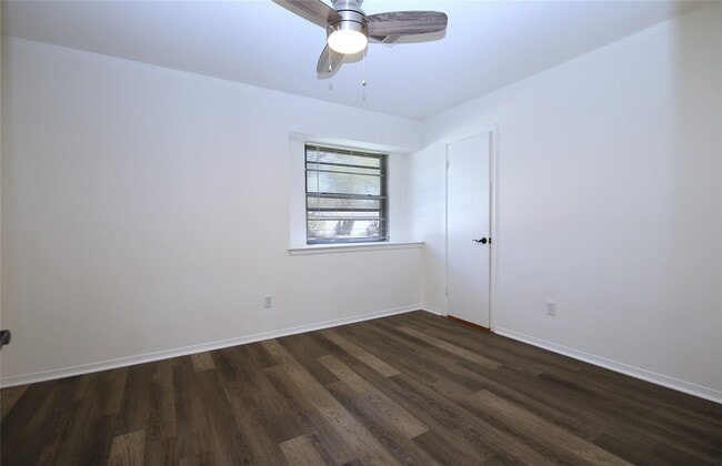 Building Photo - 16307 Morningshade Dr
