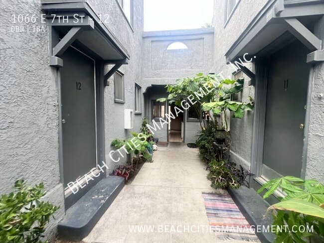Building Photo - 1066 E 7th St