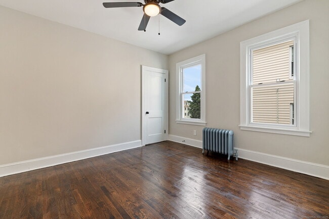 Building Photo - 279 Linwood St