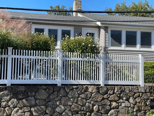 Primary Photo - 40 Ledge Ave