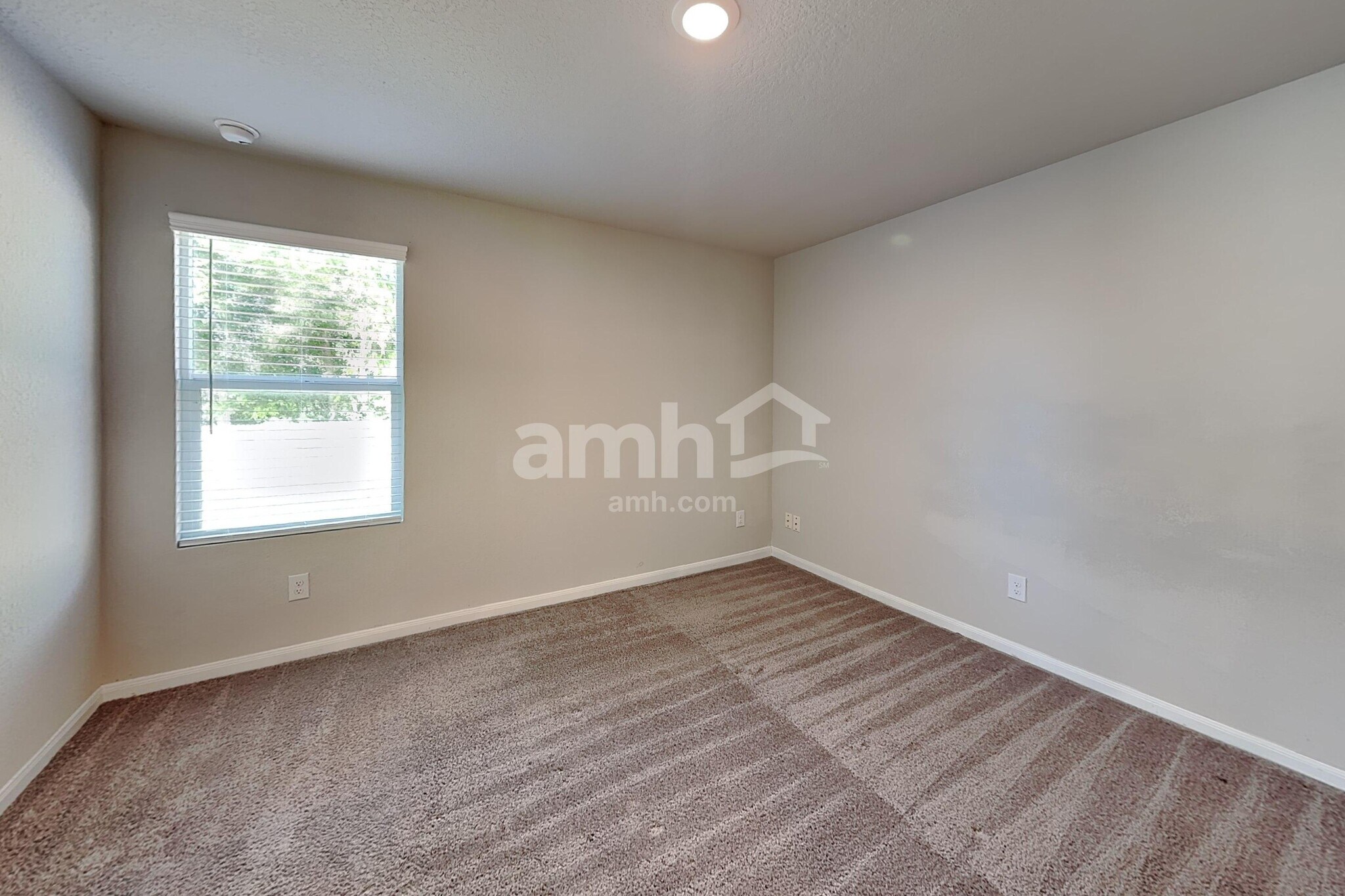 Building Photo - 9978 Sarrebourg St
