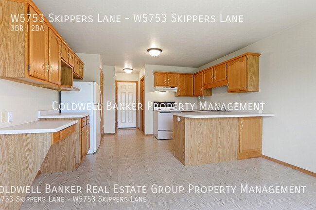 Building Photo - W5753 Skippers Ln