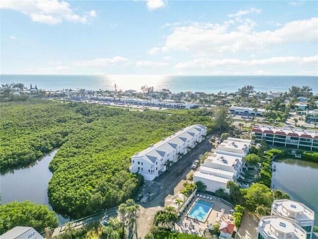 Building Photo - 3607 E Bay Dr