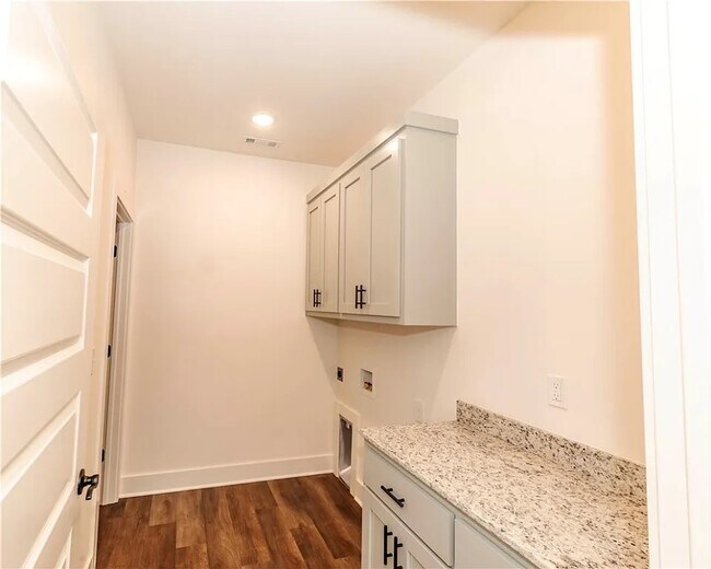 Building Photo - 162 Nebo St