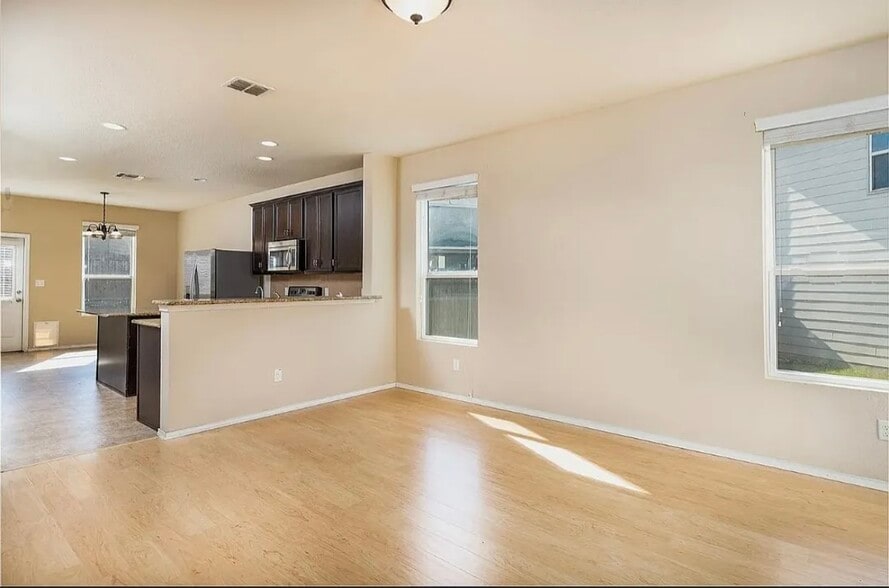 Living room and kitchen - 714 Roping Star