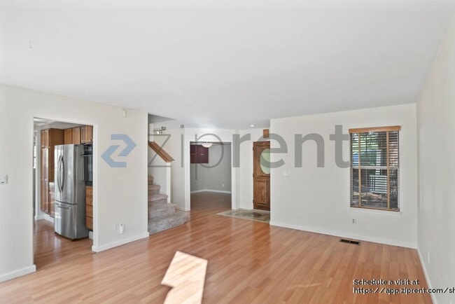 Building Photo - 920 Belmont Way