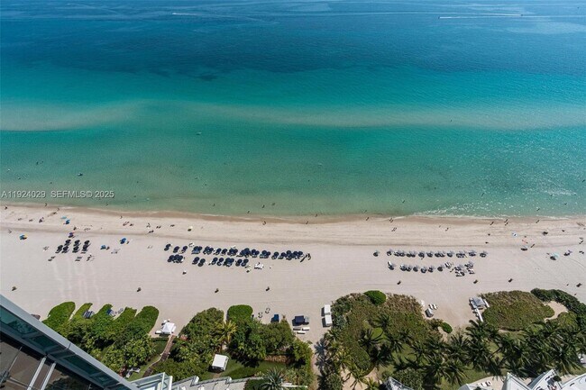 Building Photo - 17121 Collins Ave