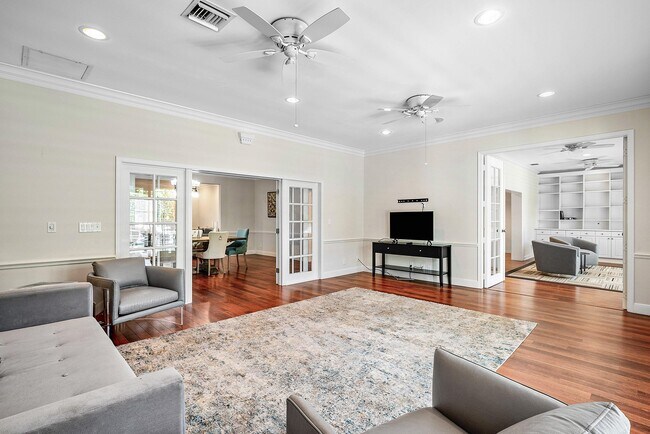 Building Photo - 2121 Areca Palm Rd