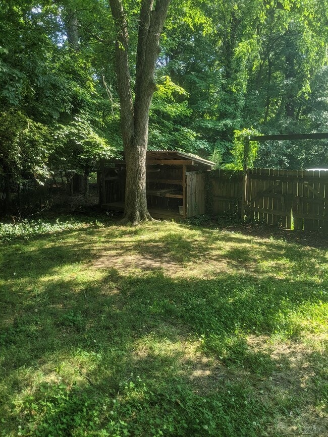 Building Photo - 105 W Longview St