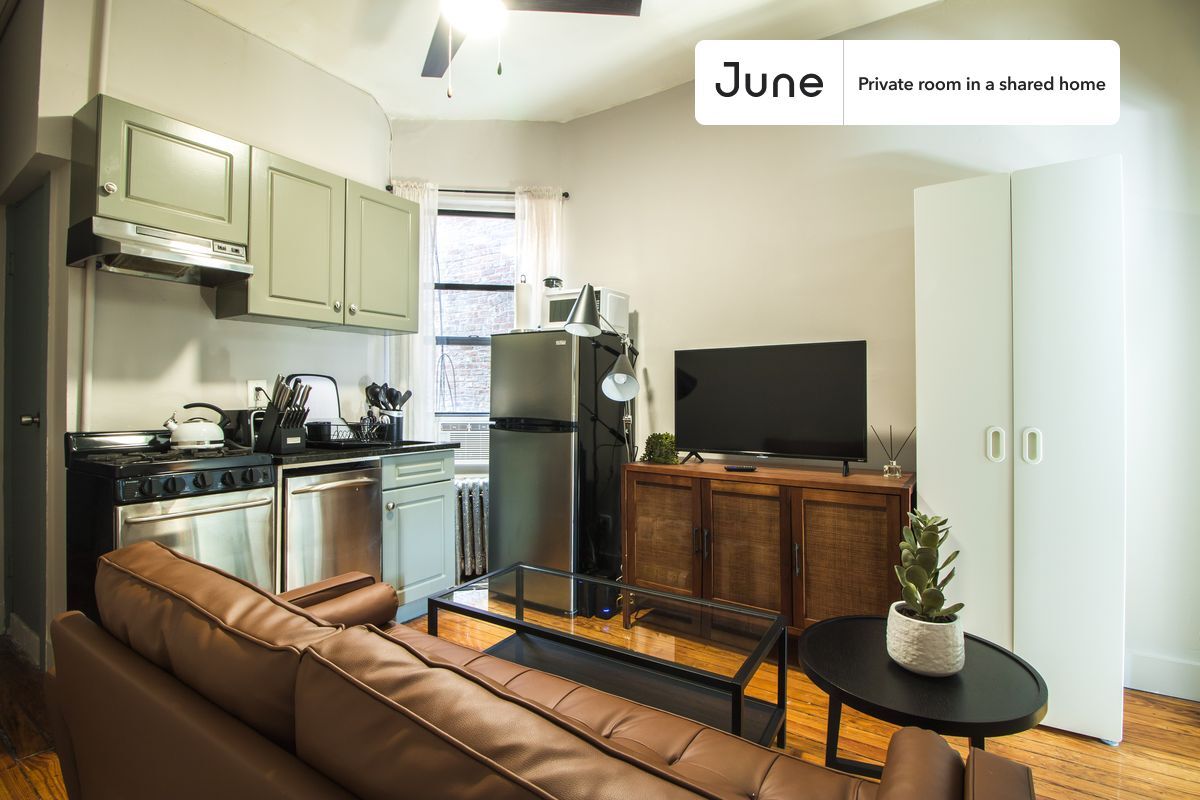 Building Photo - Room in Shared 3 bed/1 bath home