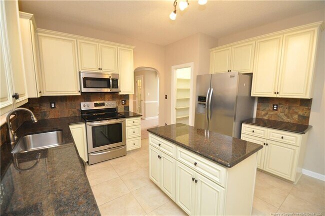Building Photo - 206 Whiteberry Dr