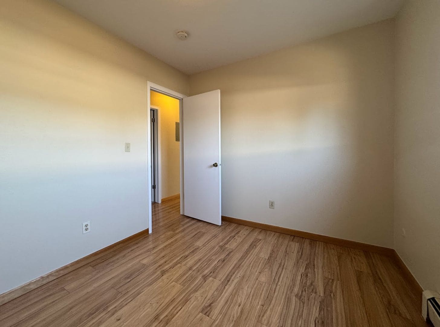 Building Photo - 625 Manhattan Pl