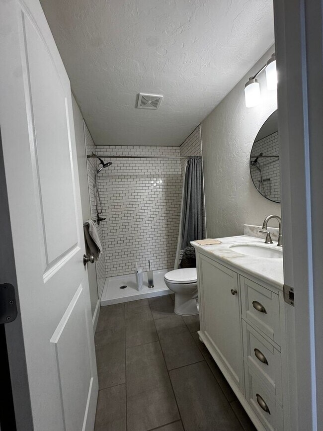 Building Photo - Spacious 3 Bedroom Home in South Eugene – Churchill Area