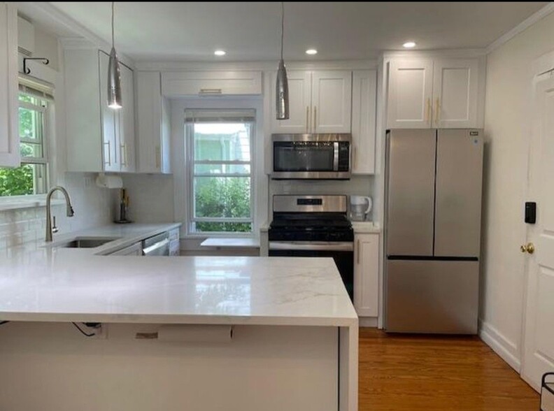 shared kitchen - 76 Glen Ridge Ave