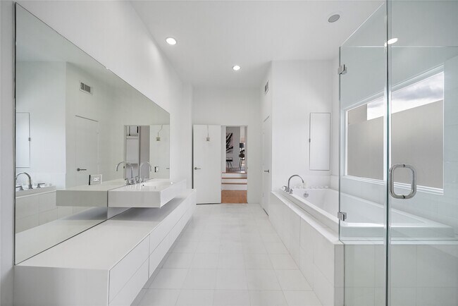 Building Photo - 2437 North Blvd