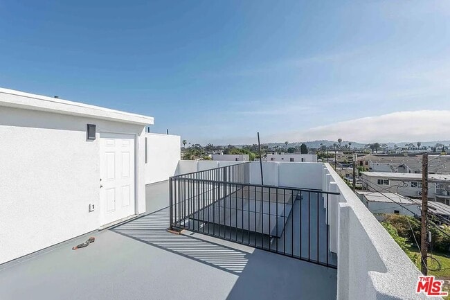 Building Photo - 2101 Burnside Ave