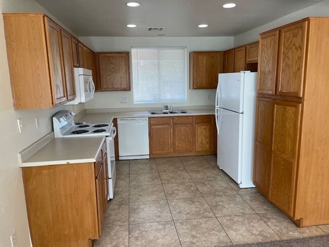 Building Photo - 3 Bedroom - 2 Bath - 1310 Sq. Ft. - Amber ...