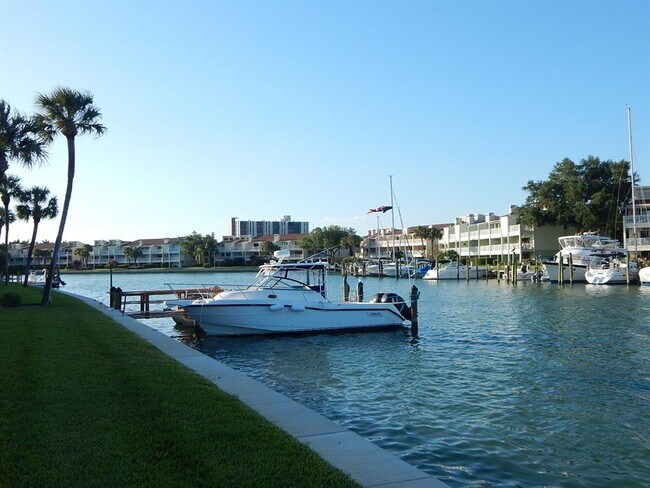 Building Photo - 534 Plaza Seville Ct