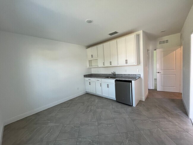 Building Photo - Annual Rental in Port St Lucie