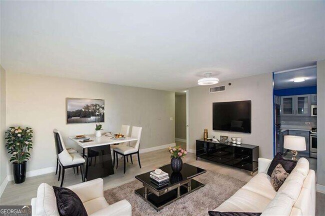 Building Photo - 620 Peachtree St NE