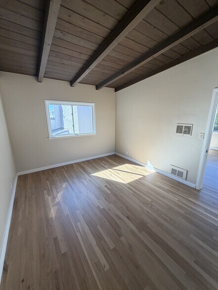 Building Photo - 221 Marine Ave