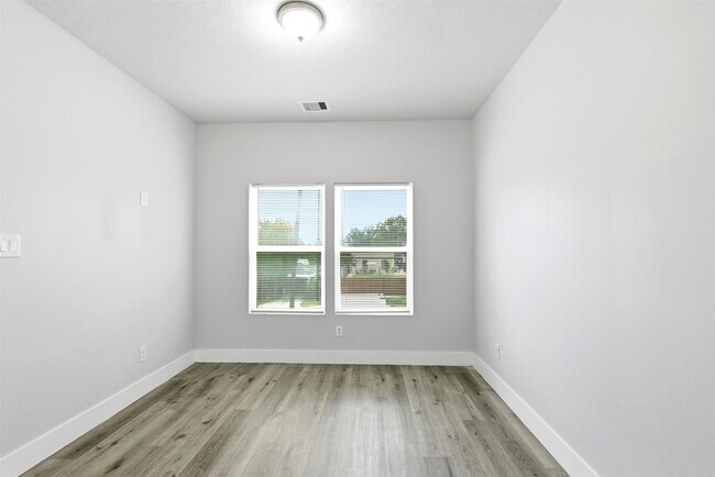 Building Photo - 6916 Tommye St