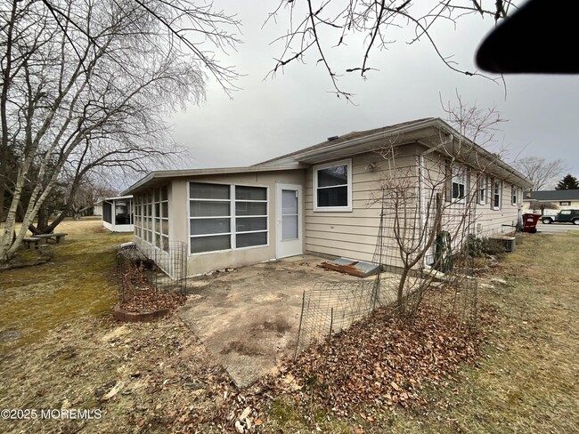 Building Photo - 554 Jamaica Blvd