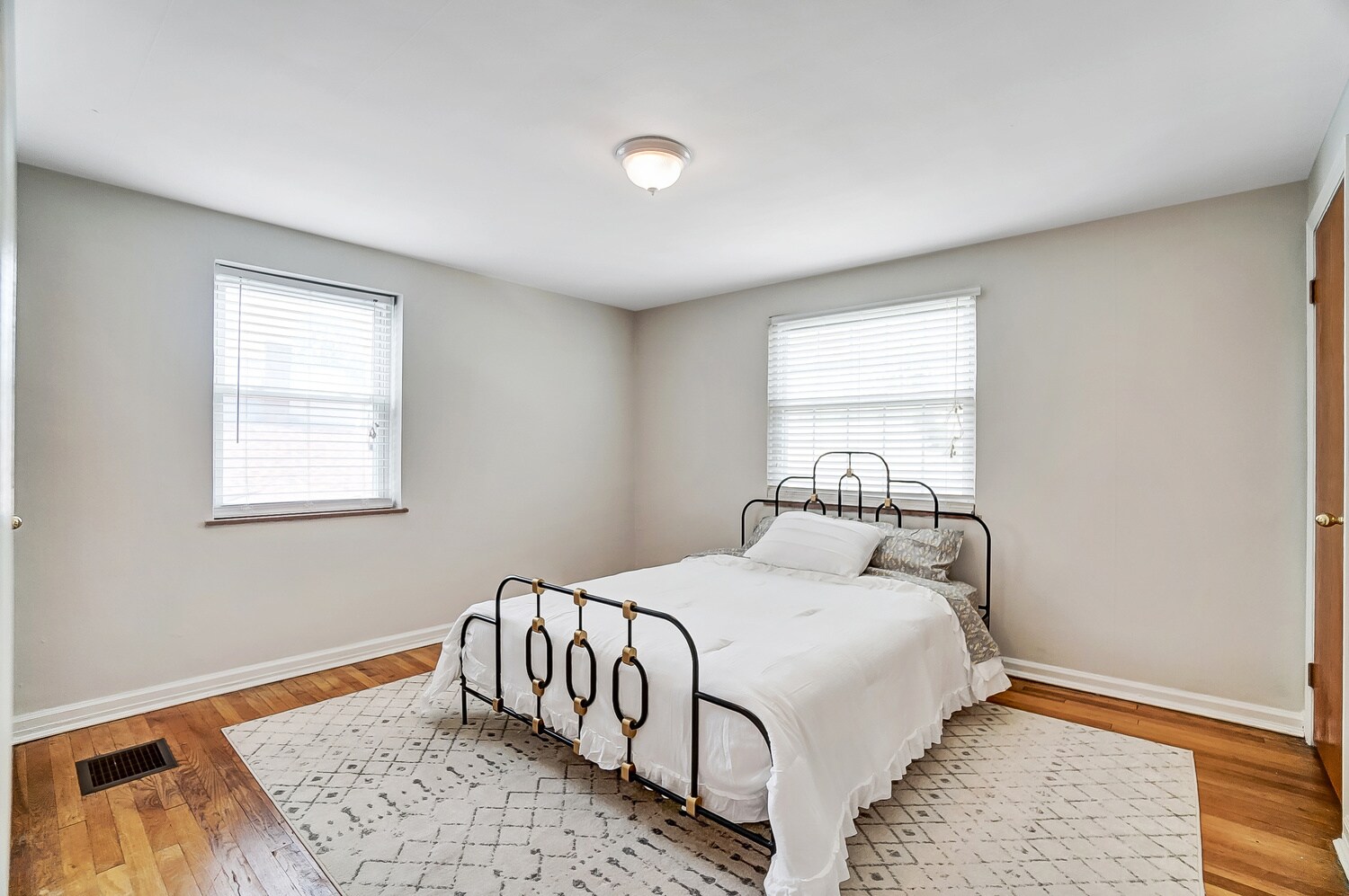 Bedroom 2 features two closets and a queen bed - 531 Norway Ave