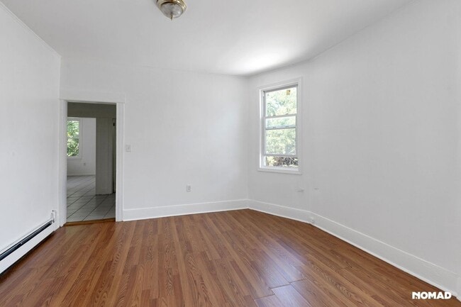 Building Photo - Spacious 4BR Apartment in Newark