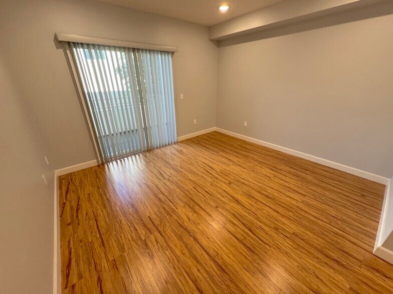 Building Photo - 6718 Sylmar Ave