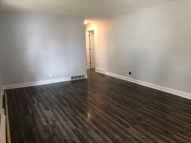 Building Photo - Remodeled 3 Bedroom Home!