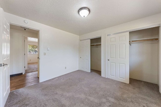 Building Photo - 2 Bedroom Duplex **MOVE IN SPECIAL** $500 ...