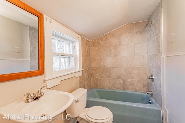 Building Photo - 2 br, 2 bath House - 19 Norwood St