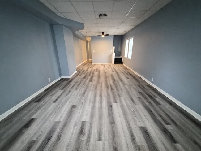 Building Photo - 33 N Sherman Dr