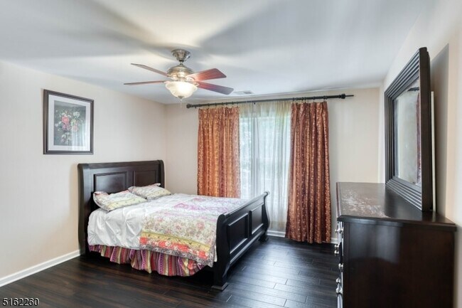 Building Photo - 12 Fieldflower Dr