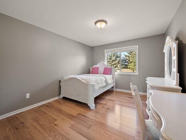 Building Photo - 50247 Cheltenham Dr