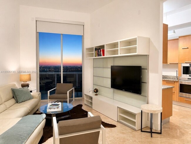 Building Photo - 15811 Collins Ave