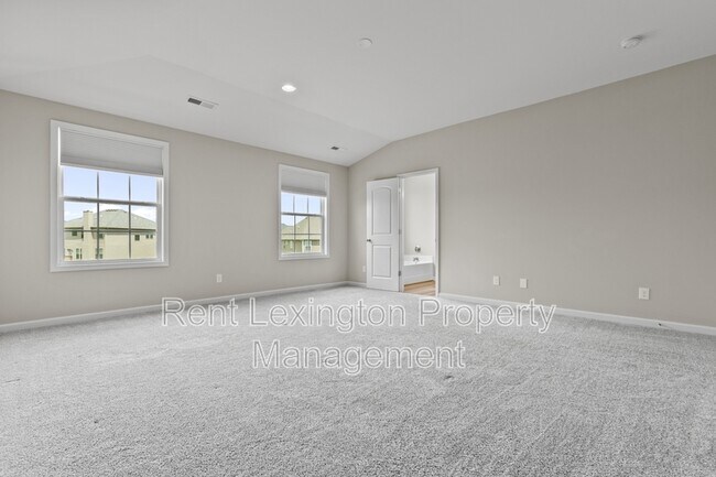 Building Photo - 220 Little Leaf Dr
